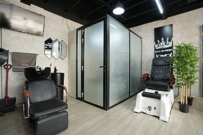 Professional Running Gents Salon for Sale in Labor Area