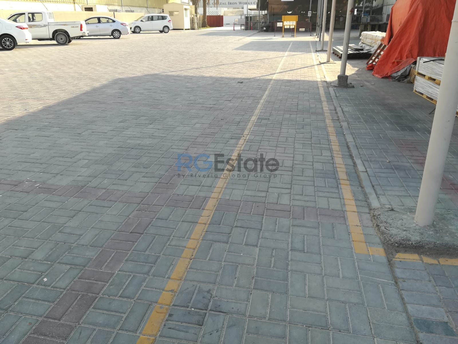 أرض تجارية بمساحة 90،000 قدم مربع مع مكتب مخزن متاحة للبيع في القوز بالقرب من شارع الخيل الأول  | RGEstate UAE