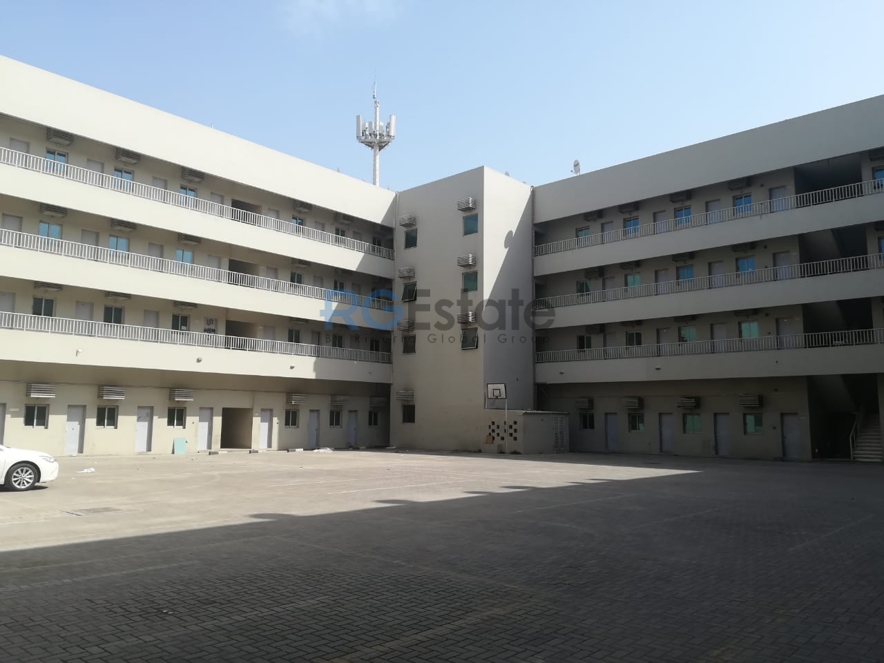 291 غرفة سكن مع مكتب ومتجر متاح للبيع في القوز  | RGEstate UAE