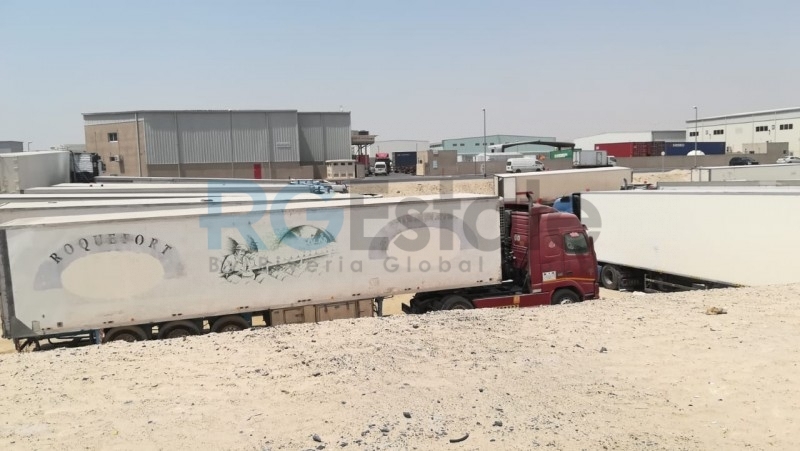 20000 قدم مربع أرض تملك حر لمكتب صالة العرض  | RGEstate UAE