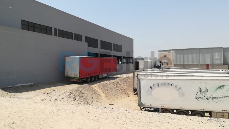 20000 قدم مربع أرض تملك حر لمكتب صالة العرض  | RGEstate UAE