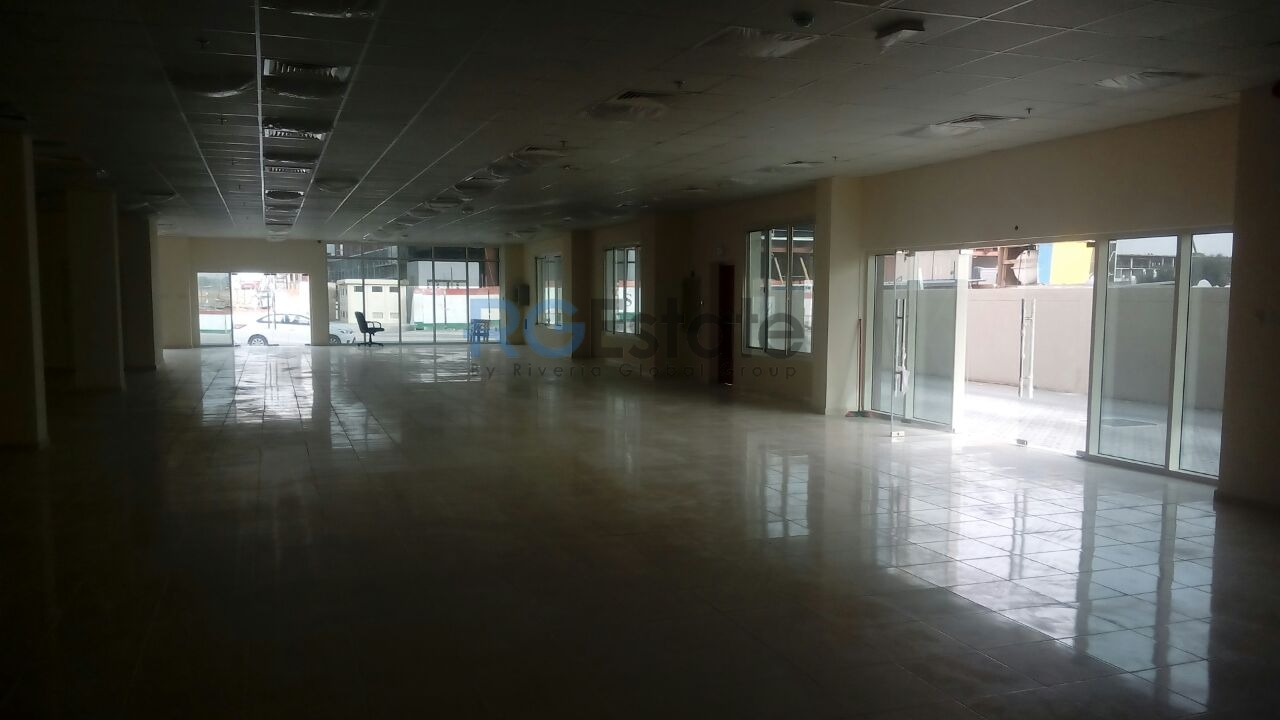 مبنى تجاري مؤجر لمكاتب المعارض المتاحة للبيع في ند الحمر  | RGEstate UAE