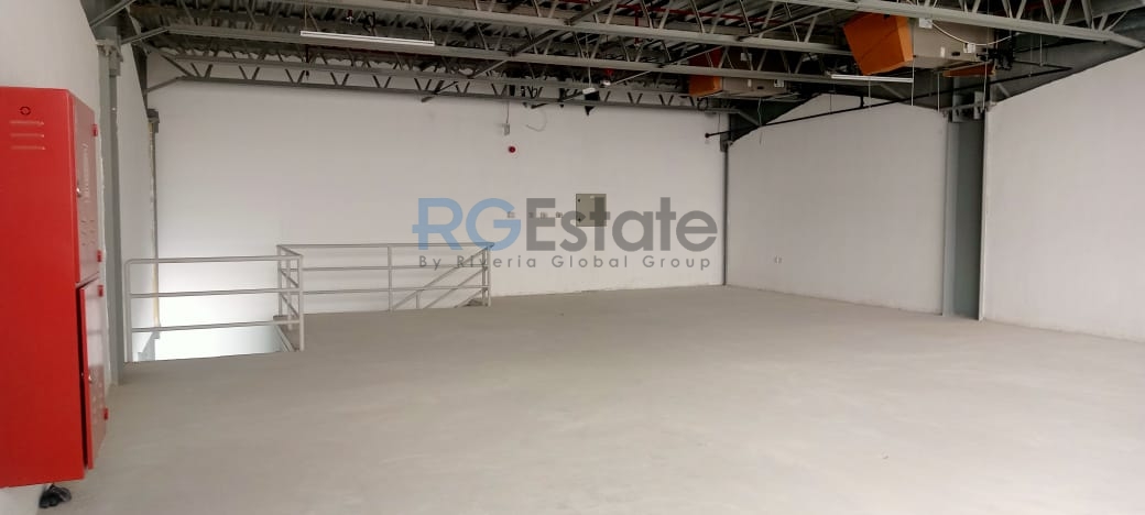 Modern Showroom Warehouse: 3,000 sqft with Mezzanine Floor, Pantry, Fully A/c, Available for Rent in Al Quoz Near Sheikh Zayed Road | Ideal for Commercial Use, Comprehensive Amenities Included  | RGEstate UAE