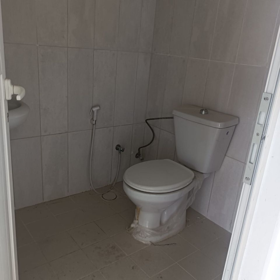 5,400 Sqft Showroom with Pantry Rent / Ras Al Khor  | RGEstate UAE