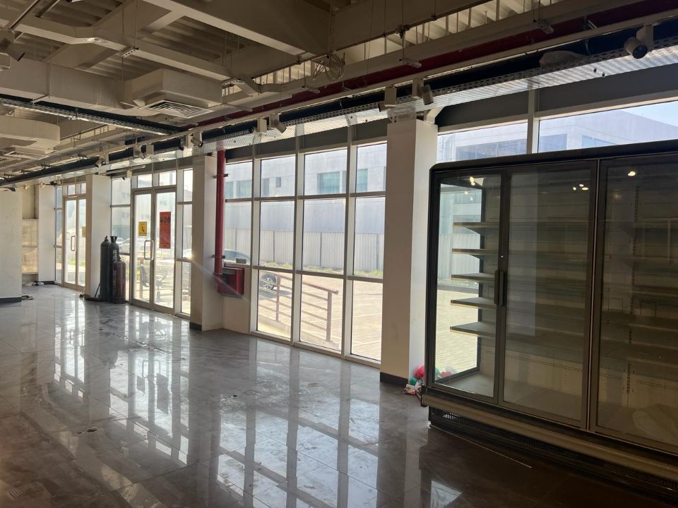 6,900 sqft Showroom with Mezzanine for Sale in Jafza.  | RGEstate UAE