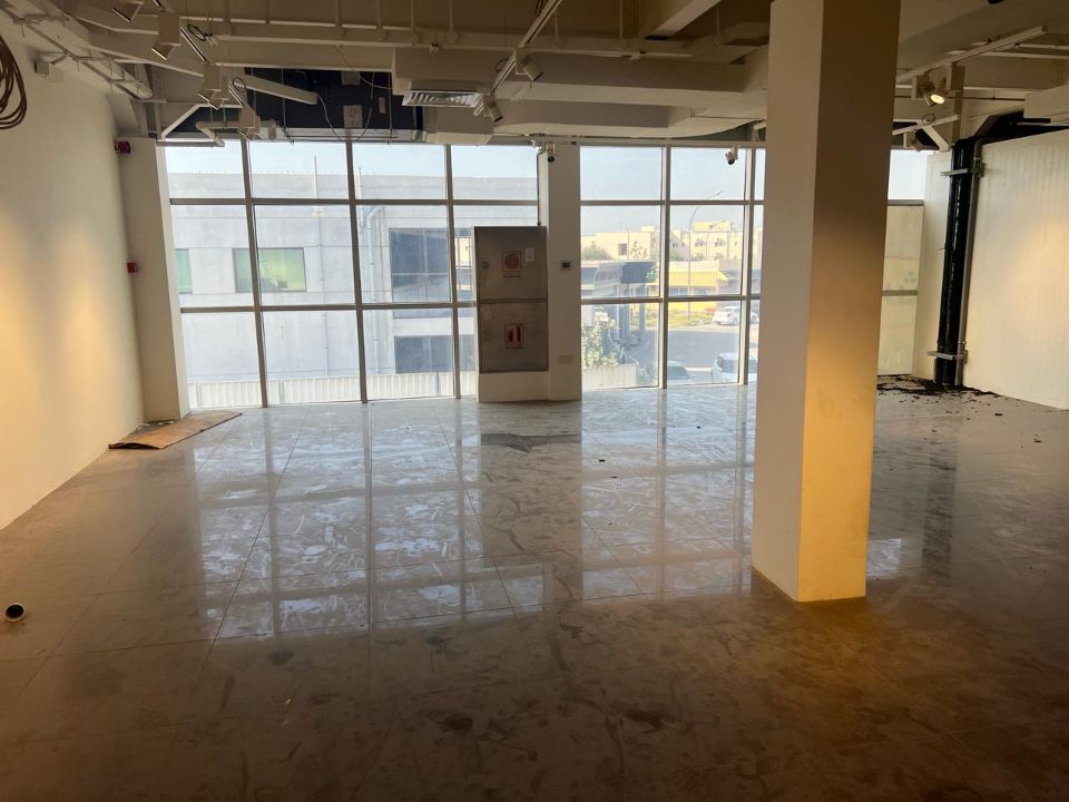 6,900 sqft Showroom with Mezzanine for Sale in Jafza.  | RGEstate UAE