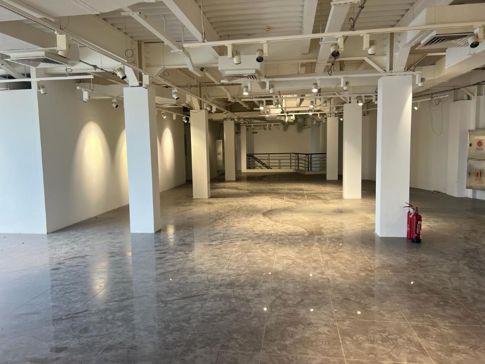 6,900 sqft Showroom with Mezzanine for Sale in Jafza.  | RGEstate UAE