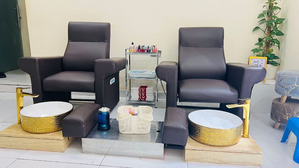 Running Business Ladies Salon For Sale  - Oud Metha - RP 4309  | RGEstate UAE