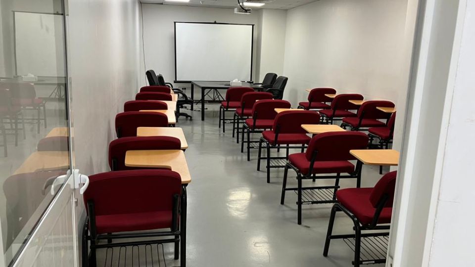 Turnkey Office Solution: Fully Fitted Office with Furniture for Rent in Business Bay, Dubai! Ideal for Commercial Use, Complete with Amenities!  | RGEstate UAE