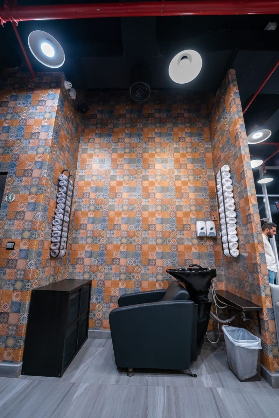 Running Business Gents Salon for Sale In Al Majan | Prime Location | Residence Tower | - Al Majan - VIN 4040  | RGEstate UAE