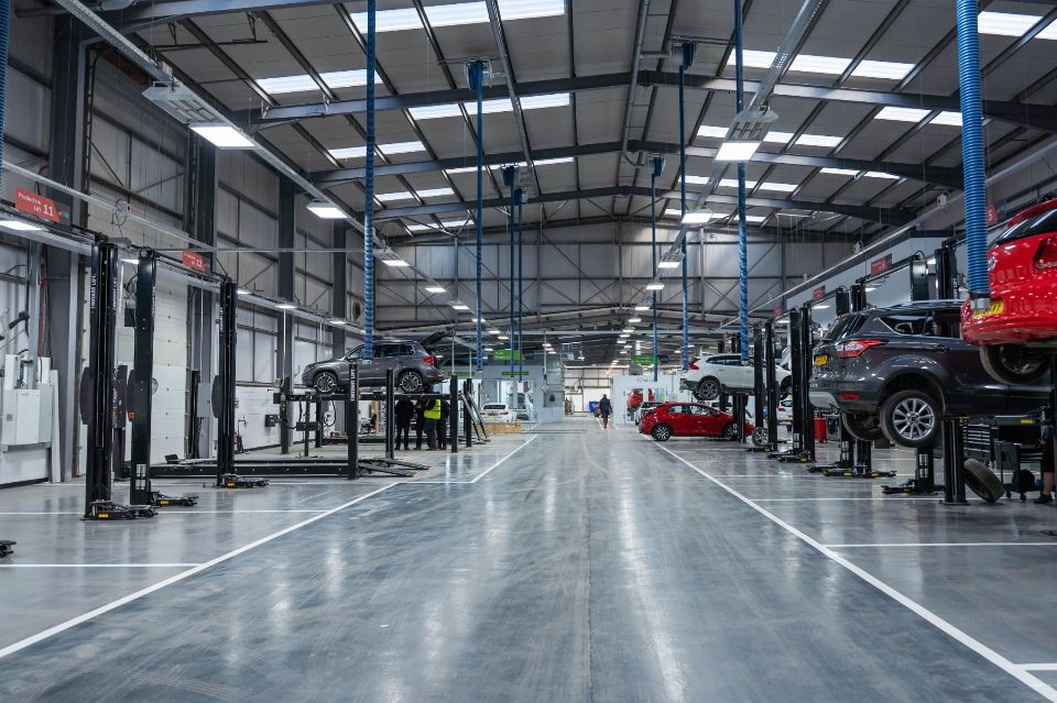 16,000 Sqft Running Service Center with Business & Setup For Sale in Ras Al Khor Industrial Area - رأس الخور - MAK PP 4242  | RGEstate UAE