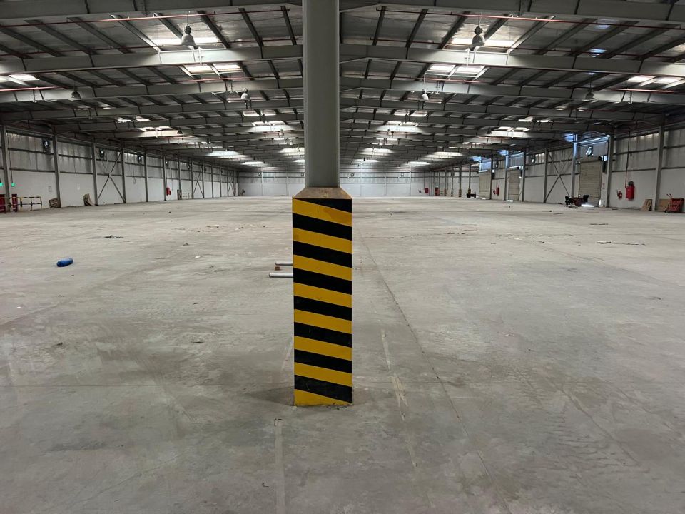98,000 sqft Warehouse For Rent in JAFZ
  | RGEstate UAE