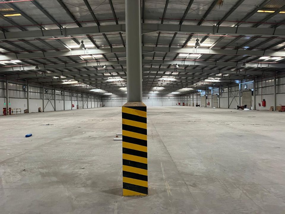 98,000 sqft Warehouse For Rent in JAFZ
  | RGEstate UAE