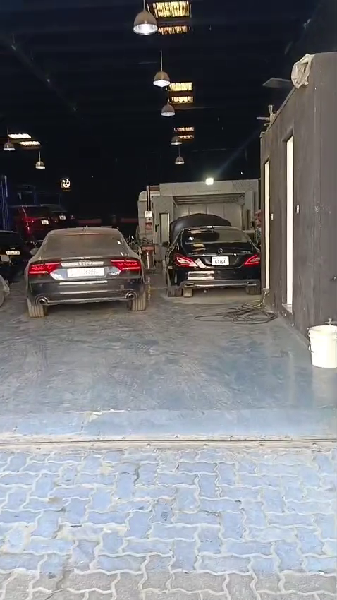 4,200 Sqft Fully Equipped Car Care Garage Warehouse for Sale in Al Quoz Industrial Area 2, Dubai  | RGEstate UAE
