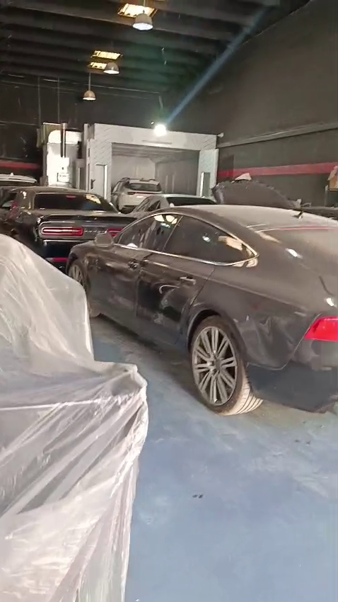 4,200 Sqft Fully Equipped Car Care Garage Warehouse for Sale in Al Quoz Industrial Area 2, Dubai  | RGEstate UAE